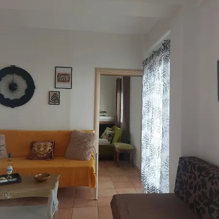 Foivos Seaside Apartment *