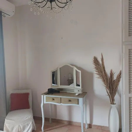 Foivos Seaside Apartment *