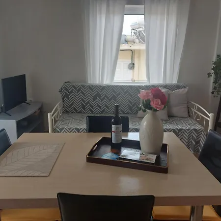 Foivos Seaside Apartment *