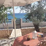 Апартаменты Foivos Seaside