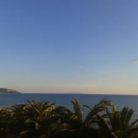 Foivos Seaside شقة
